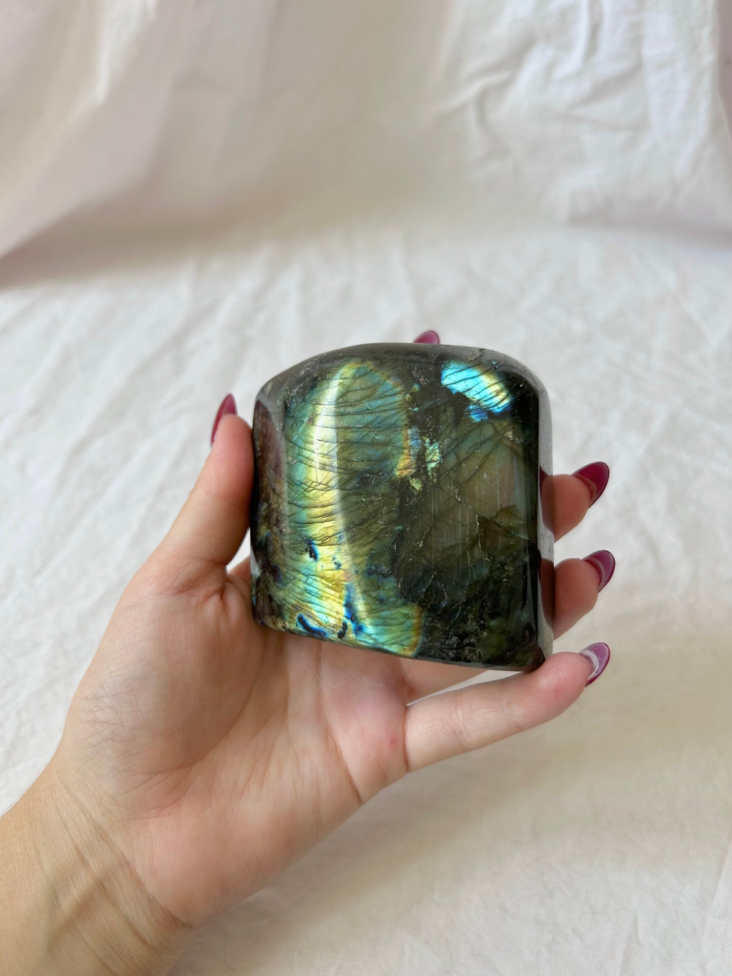 Deep flash labradorite